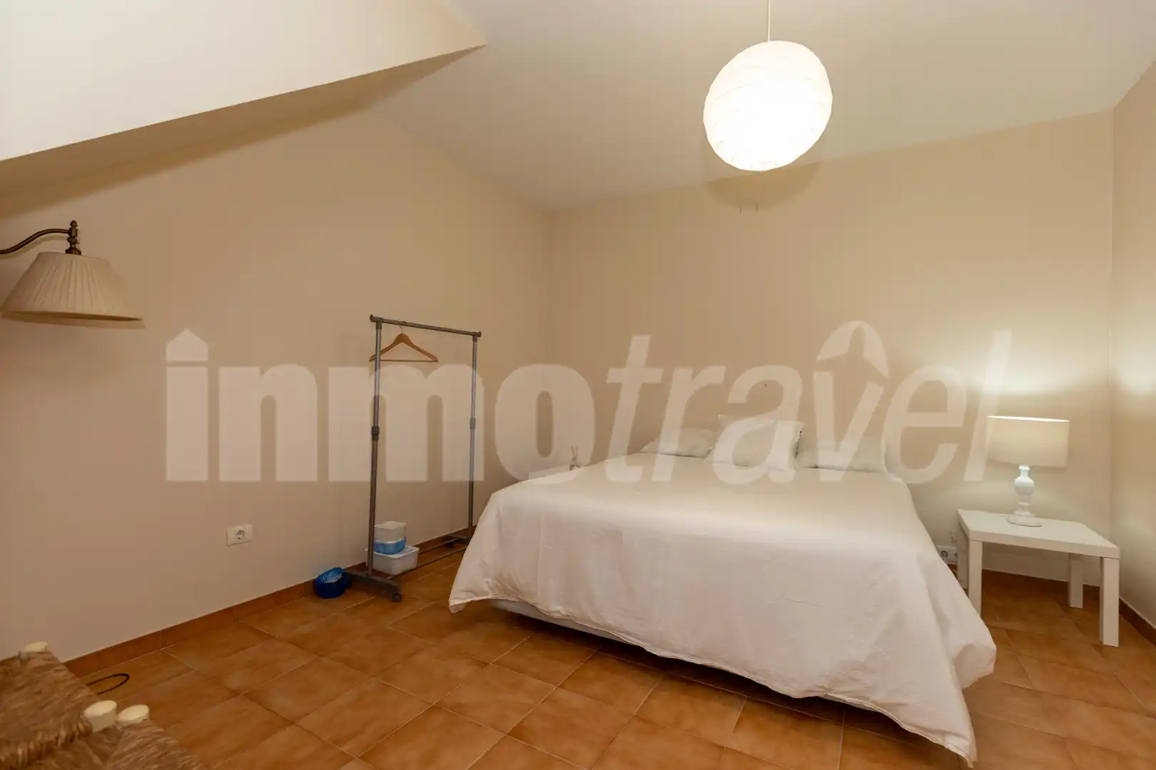 Dormitori de Casa adosada de lloguer en Sanxenxo amb Jardí privat, Terrassa i Moblat