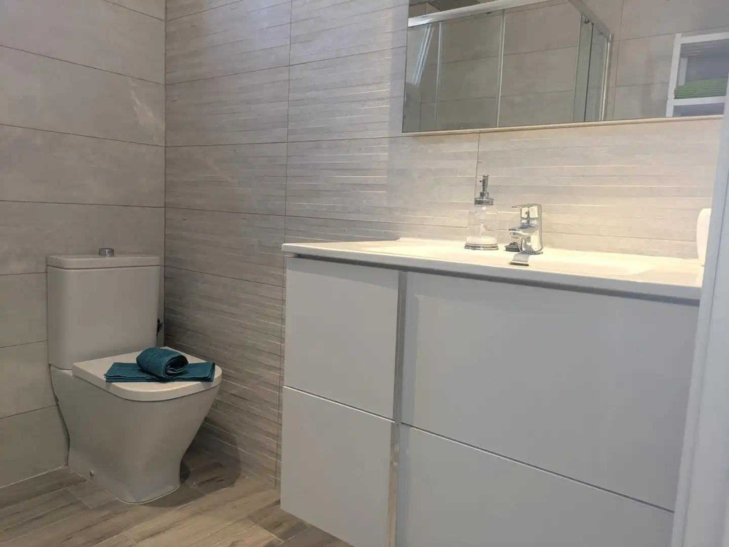 Badezimmer von Dachboden zur Miete in Valencia mit Klimaanlage, Heizung und Terrasse