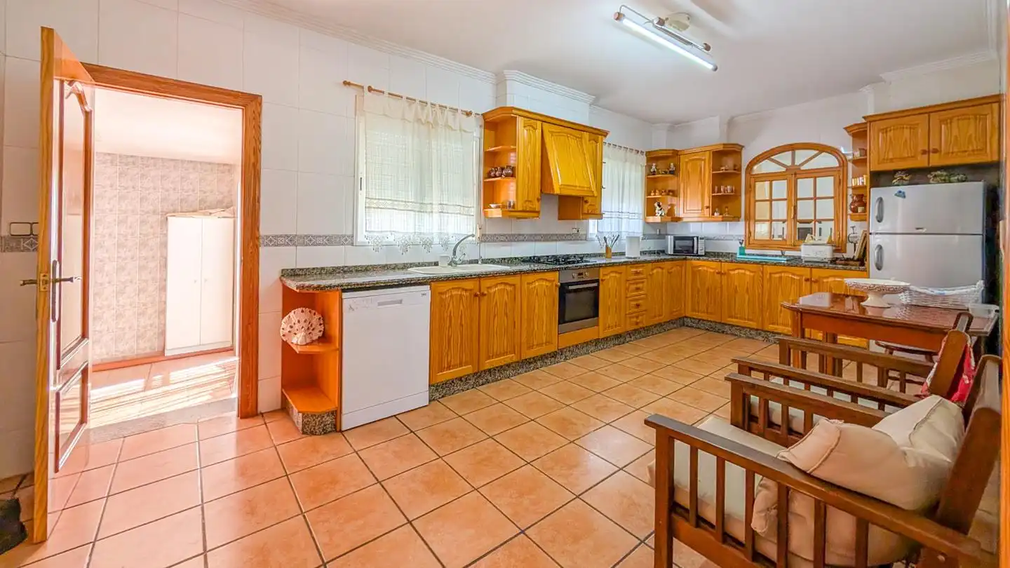 Cuina de Casa o xalet en venda en Elche / Elx amb Aire condicionat, Jardí privat i Terrassa
