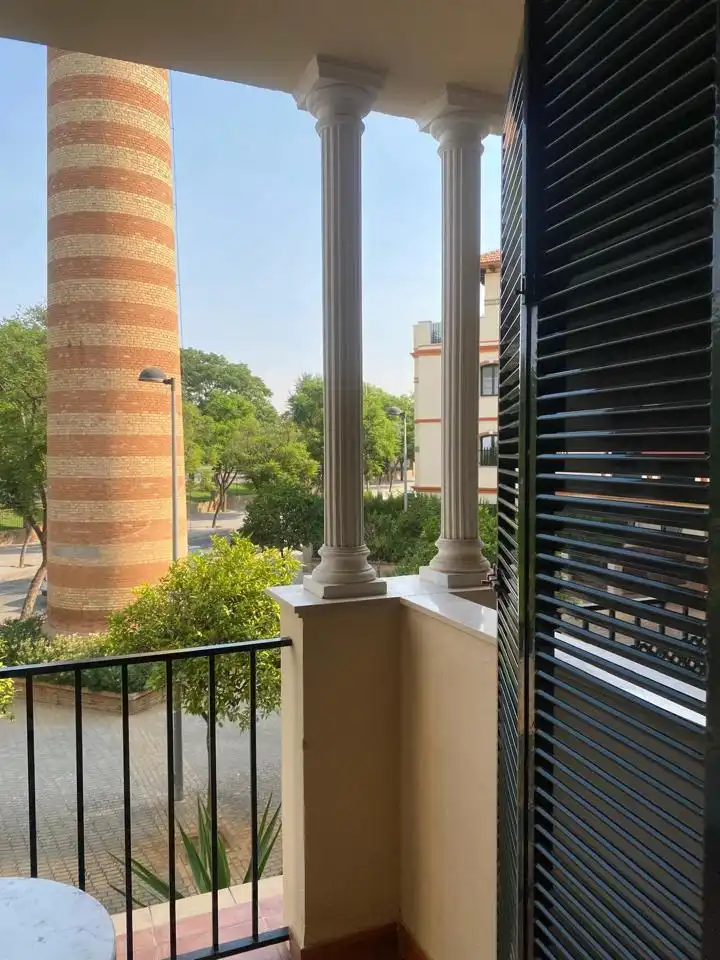 Terrassa de Pis de lloguer en Dos Hermanas amb Aire condicionat, Terrassa i Moblat