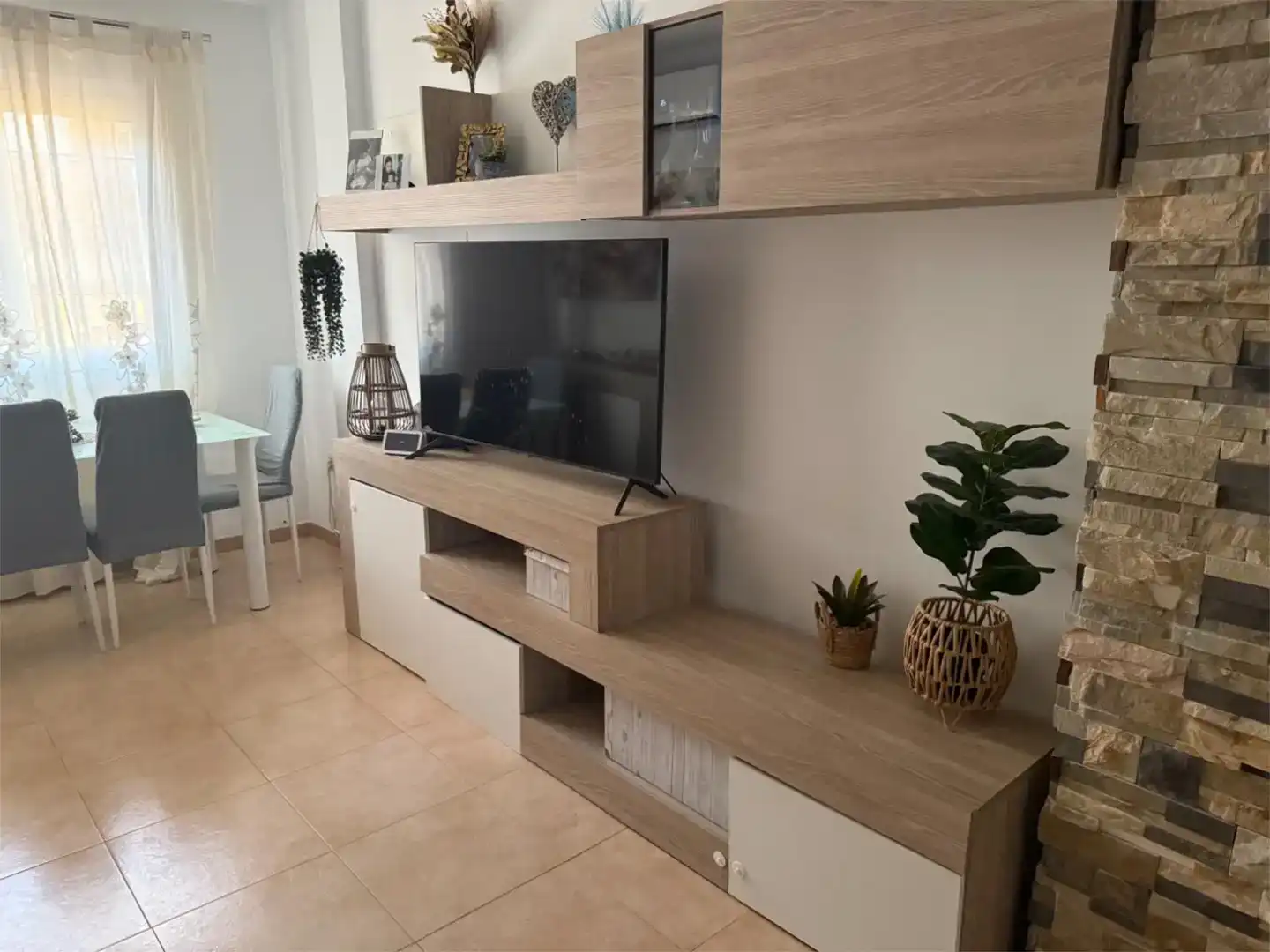 Sala d'estar de Casa adosada en venda en Alfacar amb Aire condicionat, Parquet i Piscina