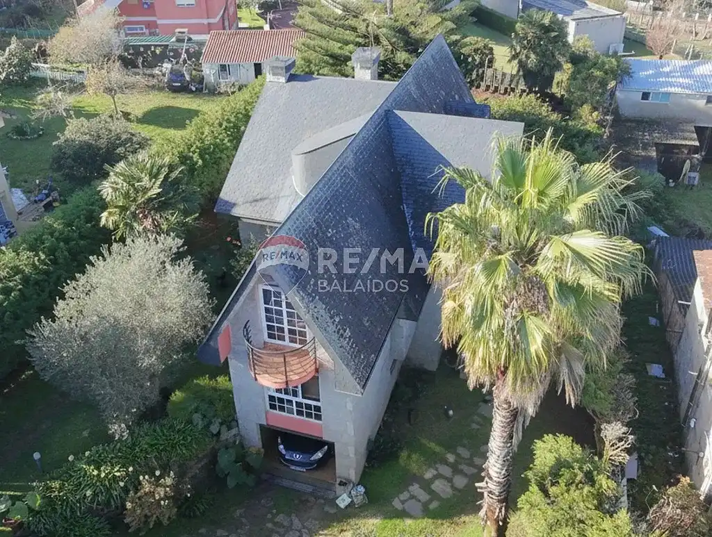 Vista exterior de Casa o chalet en venta en Vigo  con Calefacción, Jardín privado y Parquet