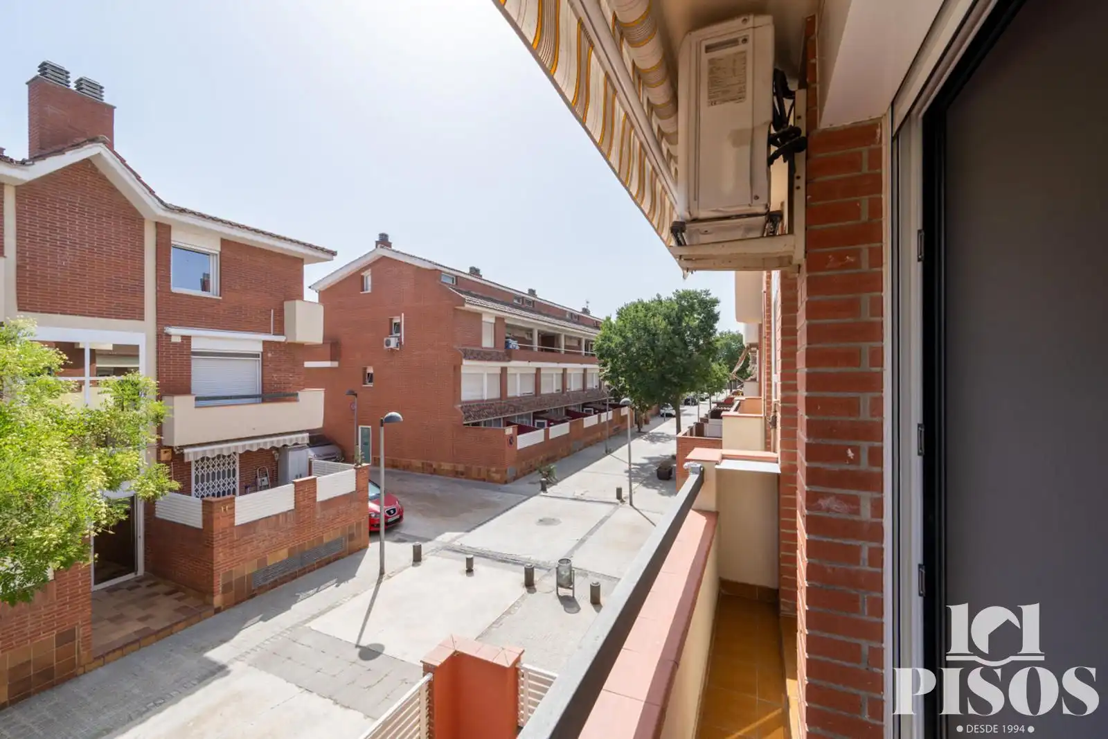 Vista exterior de Àtic en venda en Rubí amb Aire condicionat, Calefacció i Parquet