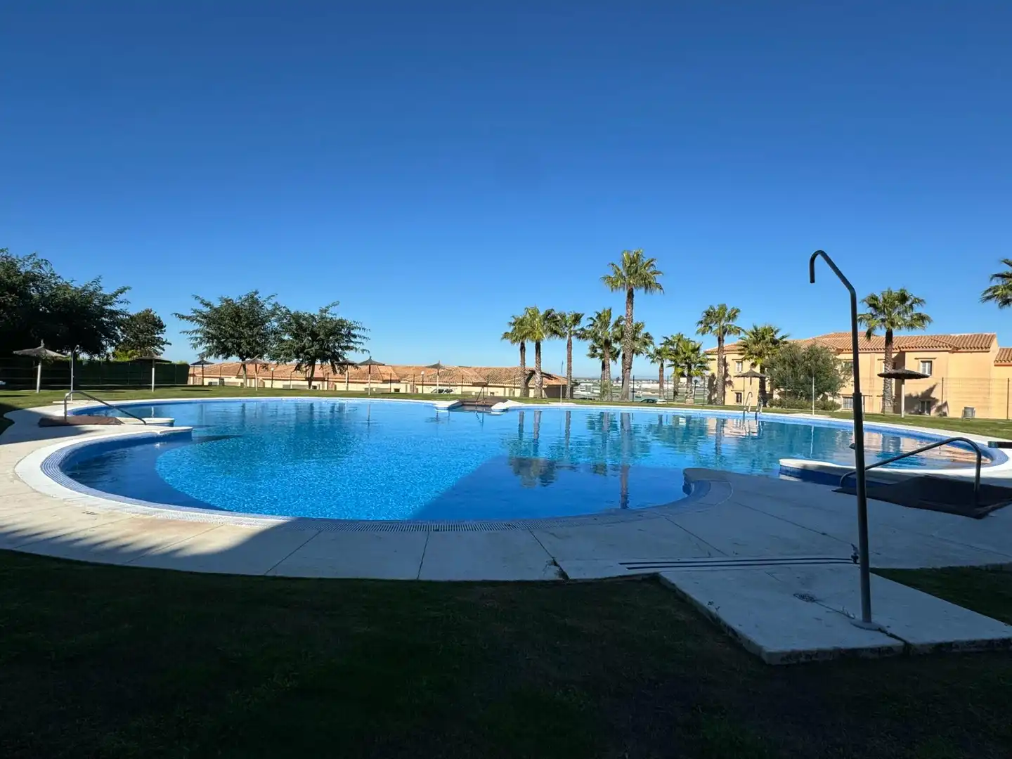 Piscina de Piso en venta en Sanlúcar de Barrameda con Aire acondicionado, Calefacción y Jardín privado