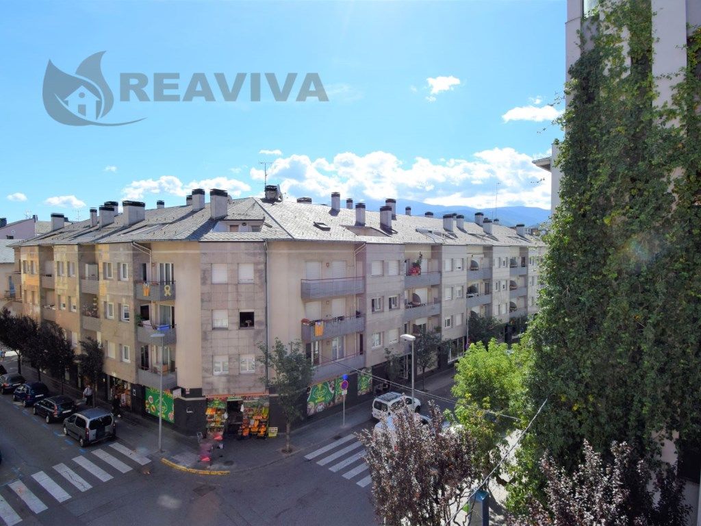 Vista exterior de Pis en venda en La Seu d'Urgell amb Calefacció, Terrassa i Forn