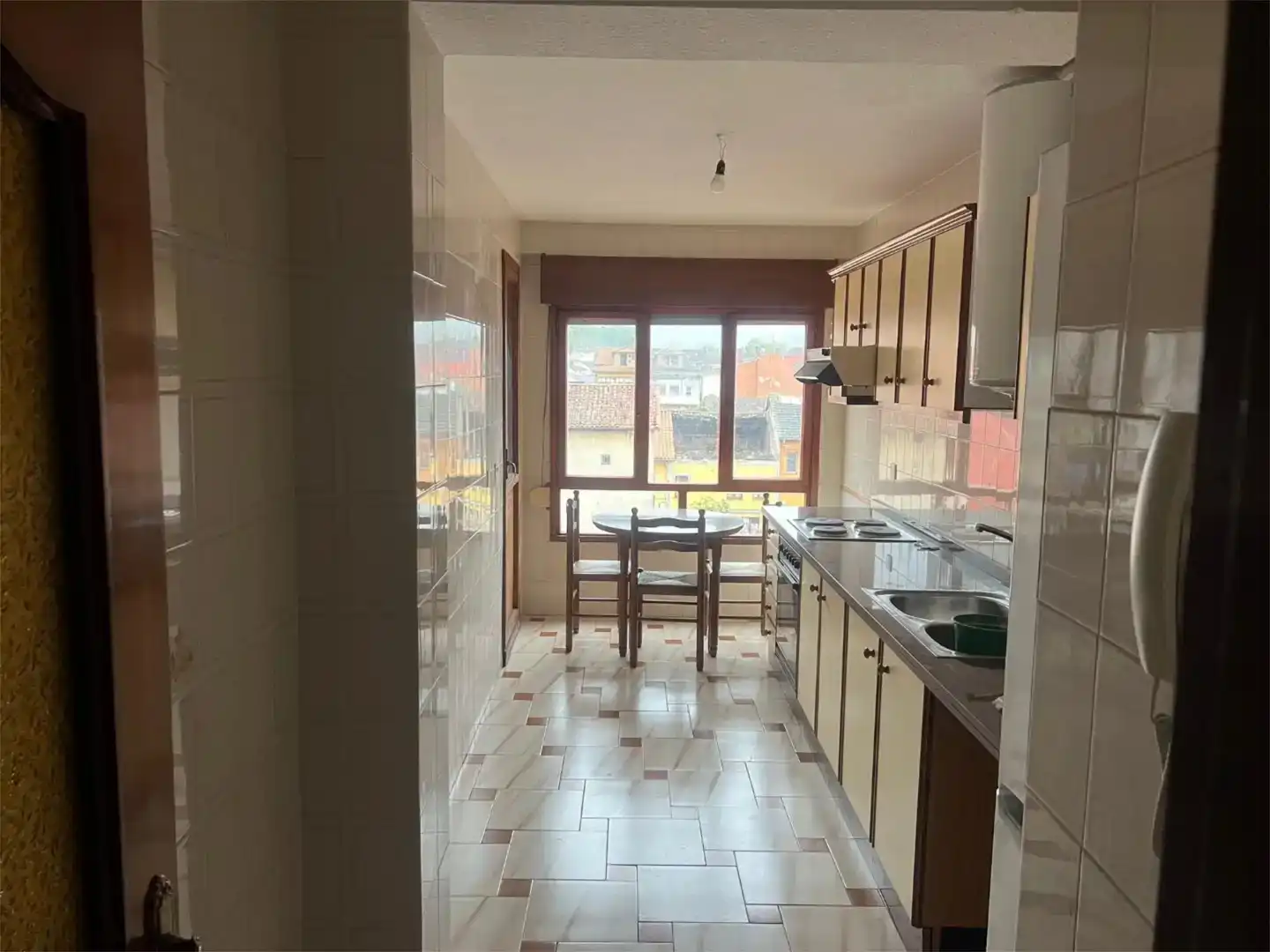 Cuina de Pis en venda en Oviedo  amb Parquet