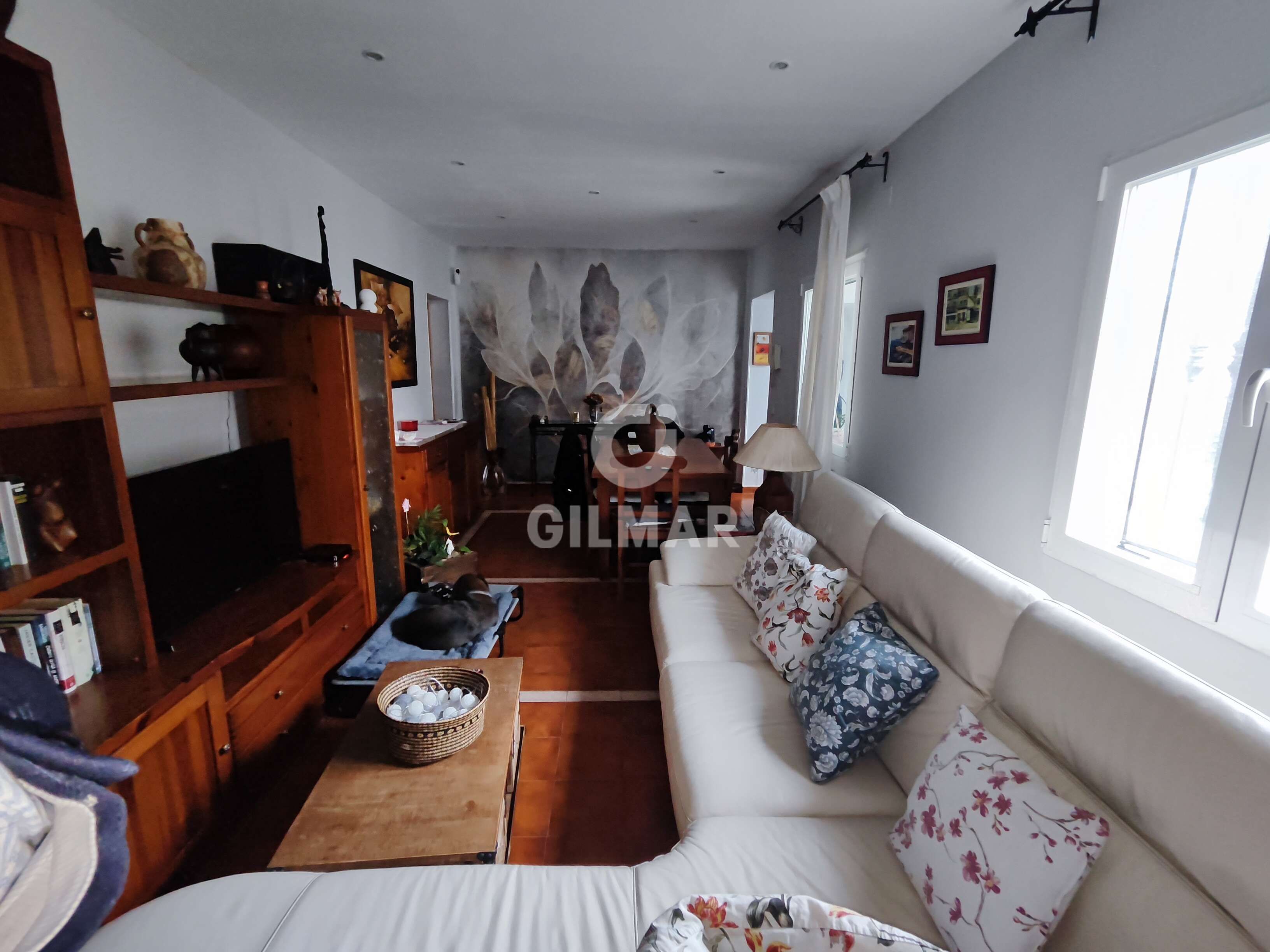 Sala d'estar de Casa adosada en venda en  Madrid Capital amb Calefacció, Jardí privat i Piscina