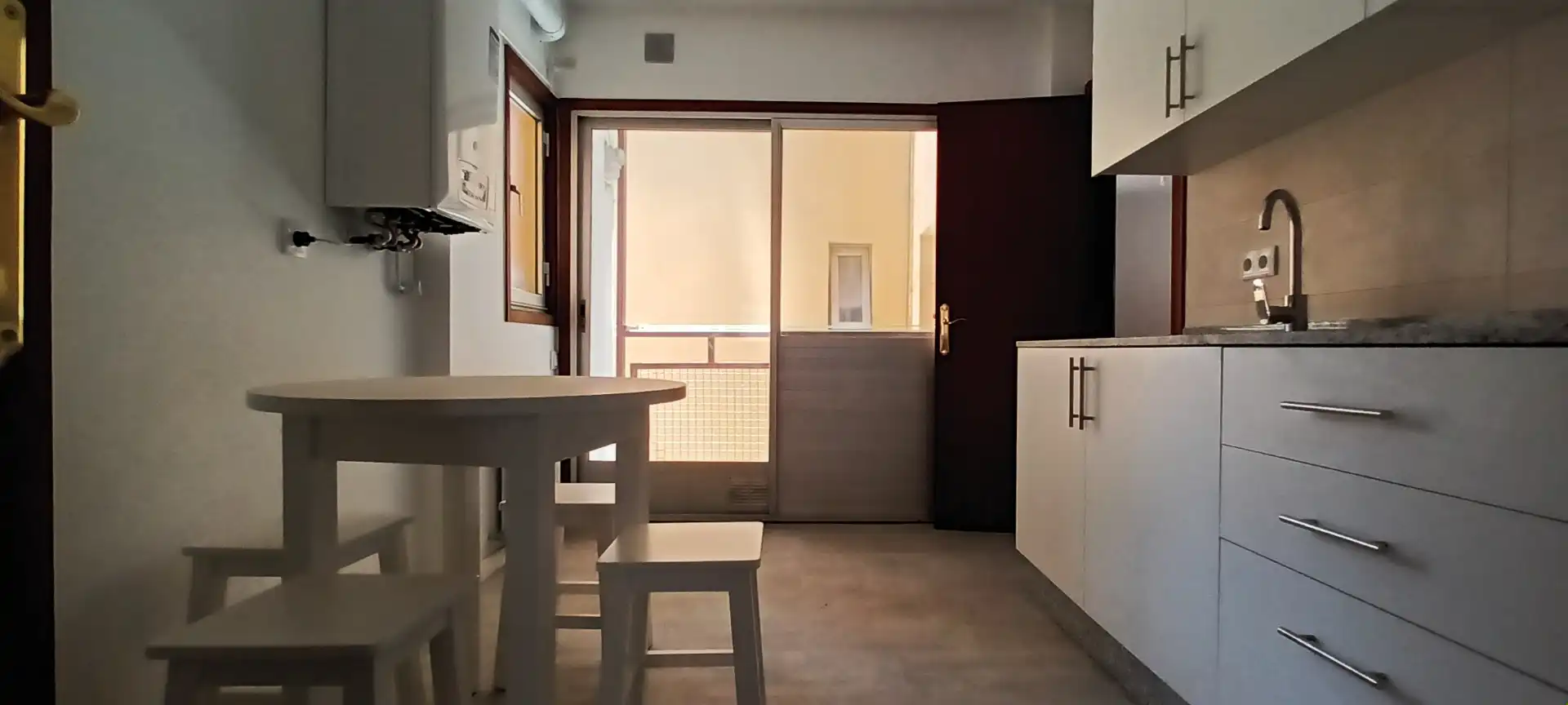 Küche von Wohnung zum Verkauf in Pontevedra Capital  mit Heizung und Abstellraum