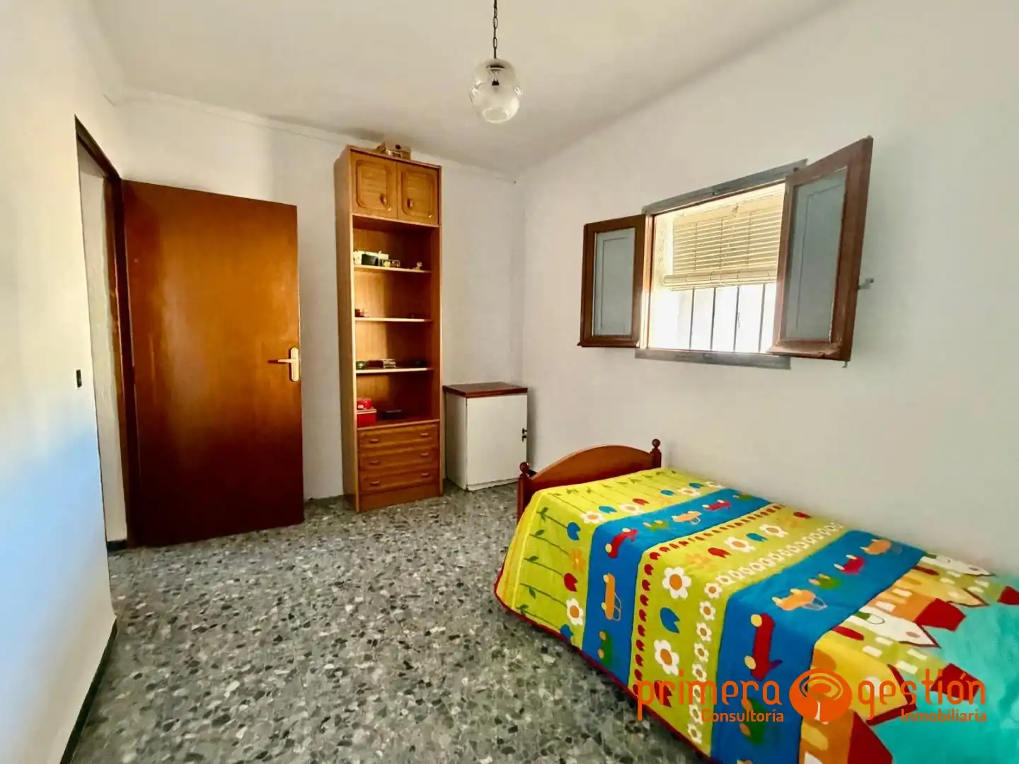 Habitación de Casa o chalet en venta en Lora del Río con Trastero y Amueblado