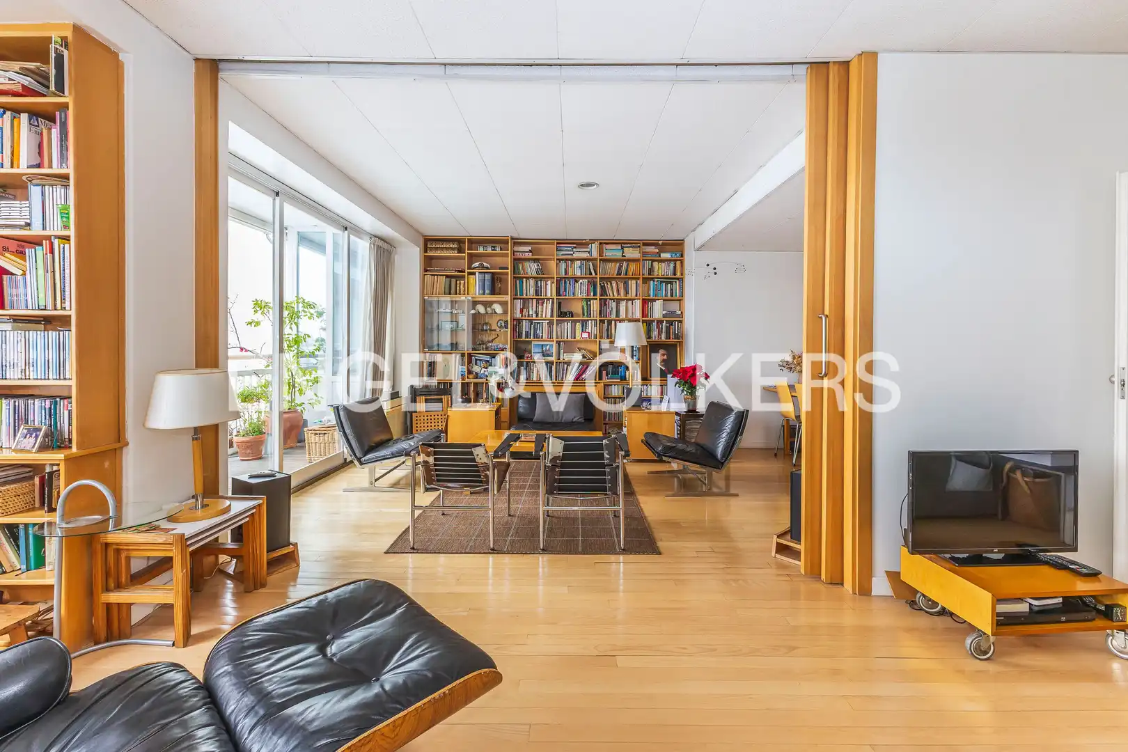 Living room of Flat for sale in Madrid  with Air Conditioner, Heating and Parquet flooring