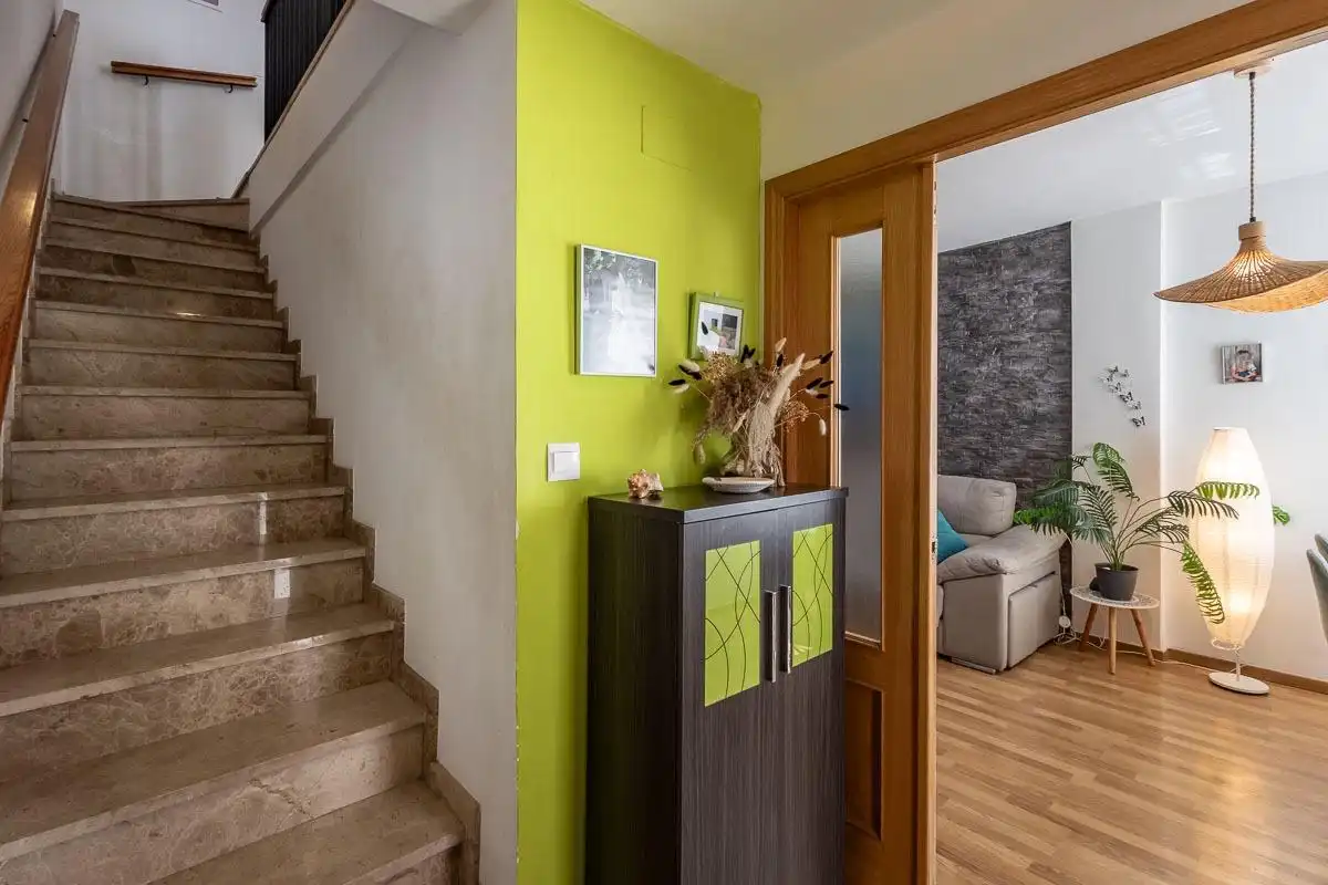 Einfamilien-Reihenhaus zum Verkauf in Cájar mit Klimaanlage, Heizung und Abstellraum