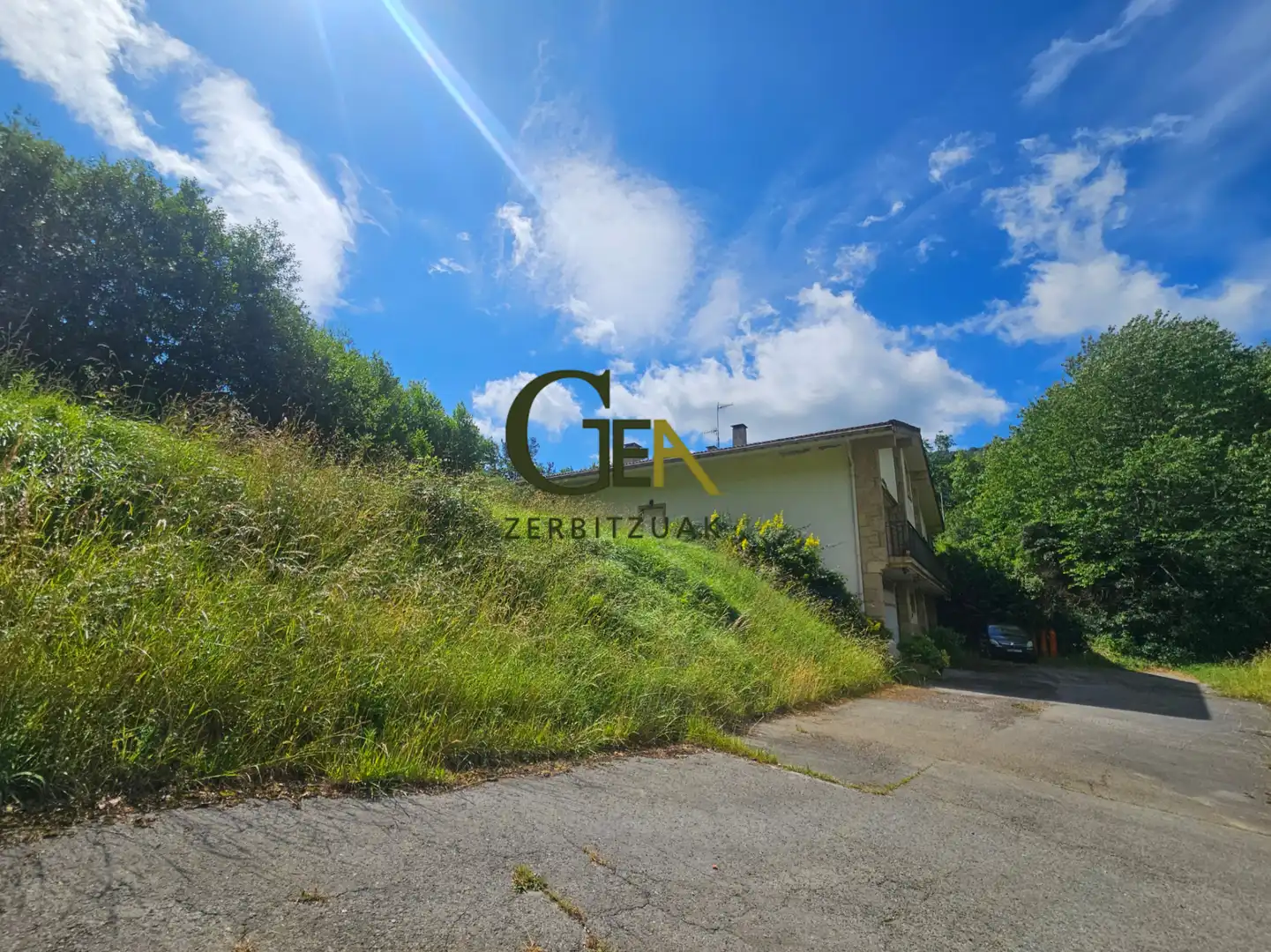 Einfamilien-Reihenhaus zum Verkauf in Alkiza mit Heizung, Privatgarten und Terrasse