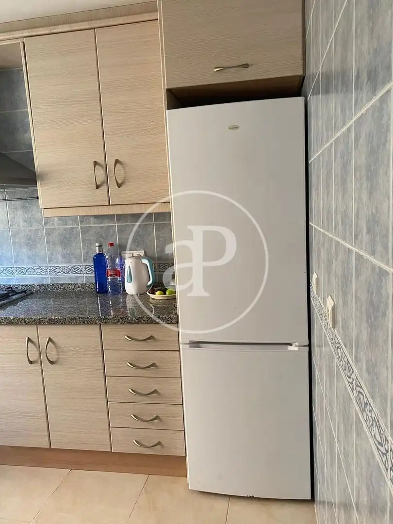 Cuina de Dúplex de lloguer en La Pobla de Vallbona amb Aire condicionat, Calefacció i Jardí privat