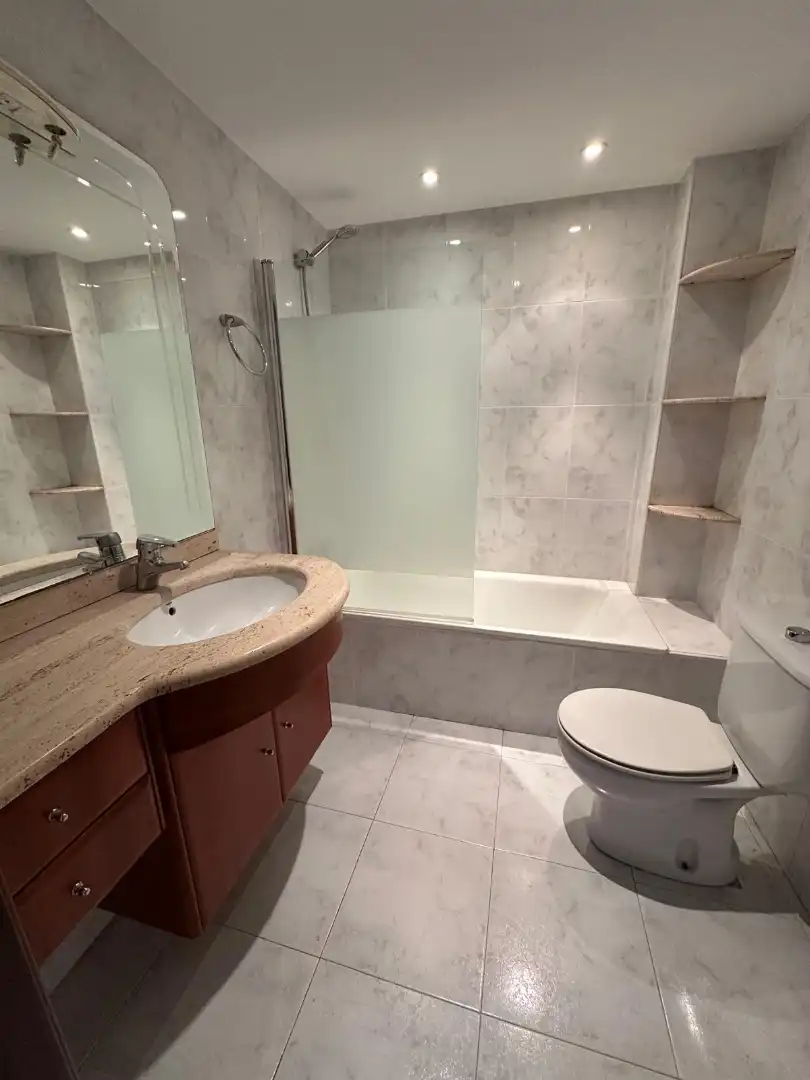 Badezimmer von Wohnung zum Verkauf in Manresa mit Heizung und Balkon