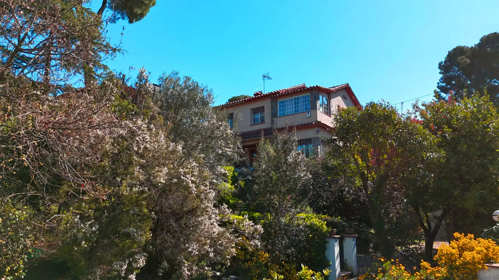 Exterior view of Houses for sale in Sant Cugat del Vallès  with Heating, Private garden and Parquet flooring