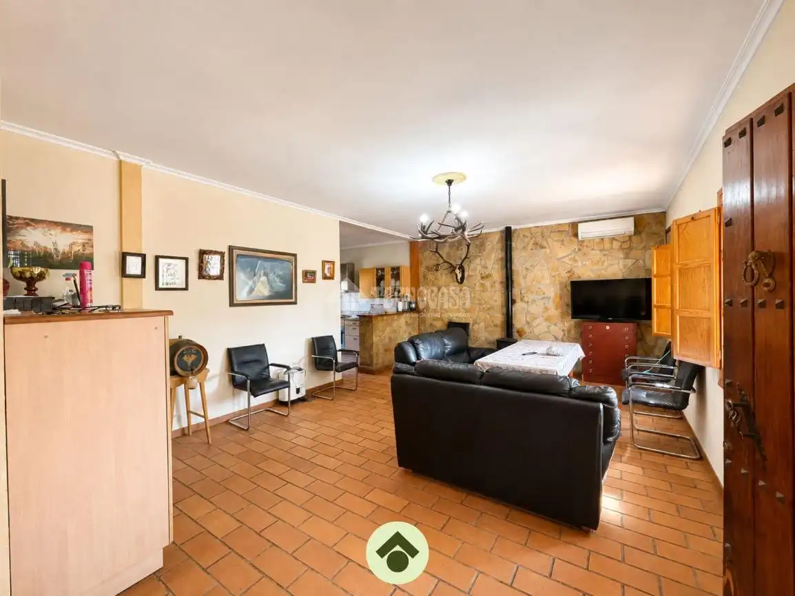 Sala de estar de Finca rústica en venta en Adamuz con Aire acondicionado y Piscina