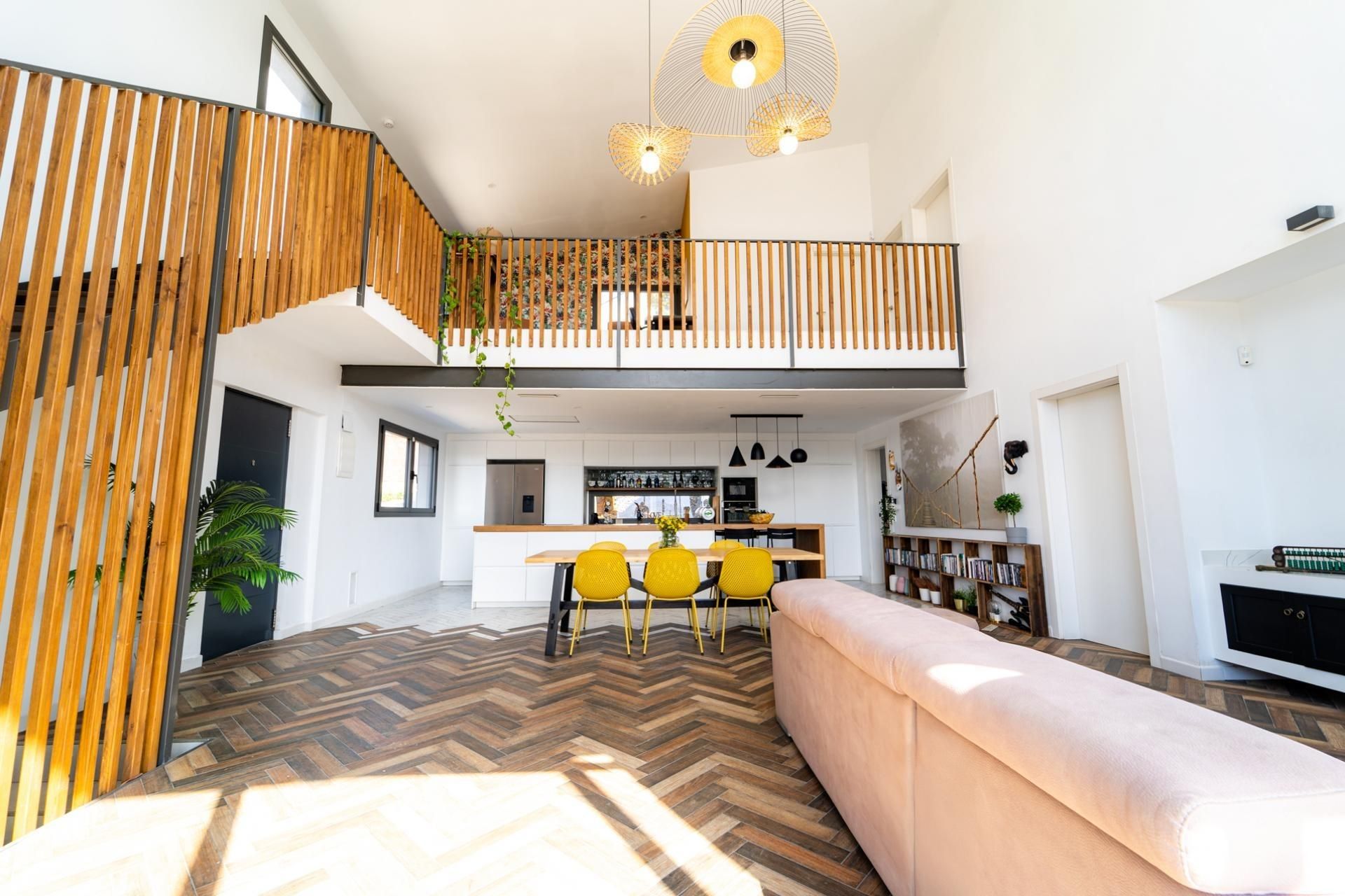 Sala d'estar de Casa o xalet en venda en Torrelles de Llobregat amb Aire condicionat, Calefacció i Terrassa
