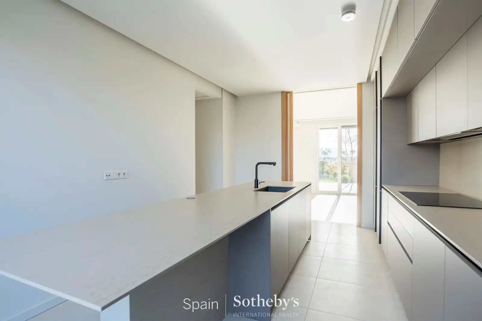 Cuina de Apartament de lloguer en Pozuelo de Alarcón amb Aire condicionat, Calefacció i Jardí privat