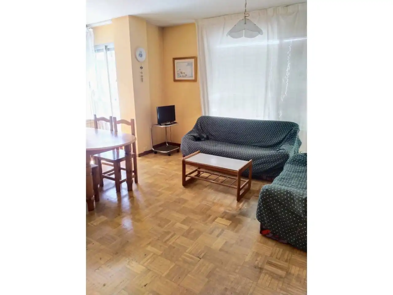 Living room of Flat for rent in Burgos  with Heating, Parquet flooring and Terrace