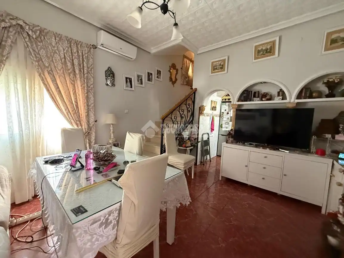 Sala d'estar de Casa adosada en venda en Campillo de Arenas
