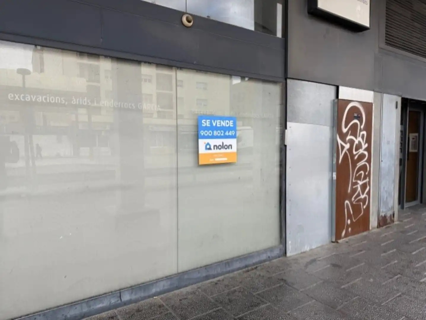 Local comercial en venta en Carrer de Joan Reglà 9, imagen 2