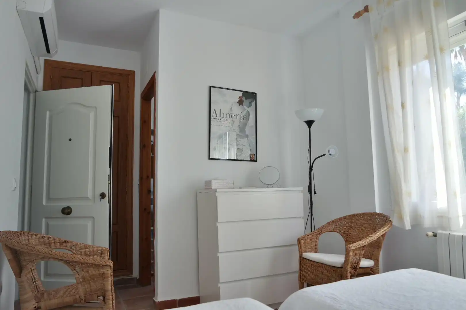 Schlafzimmer von Haus zum Verkauf in Sanlúcar de Barrameda mit Klimaanlage, Heizung und Privatgarten