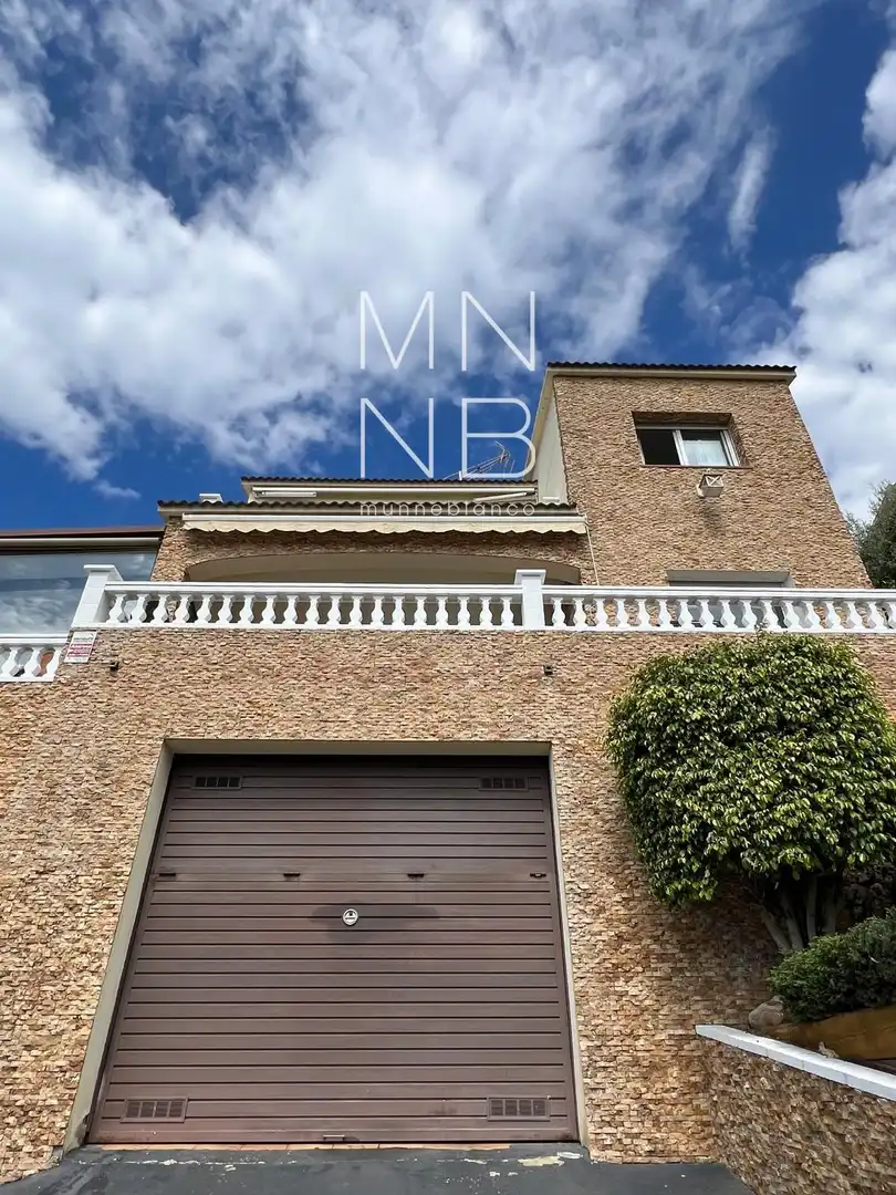 Vista exterior de Casa o xalet en venda en Malgrat de Mar amb Aire condicionat, Calefacció i Traster