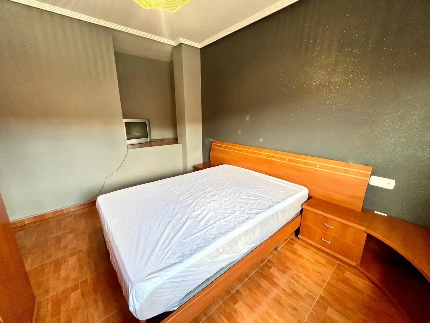 Schlafzimmer von Einfamilien-Reihenhaus zur Miete in Plasencia mit Heizung und Möbliert