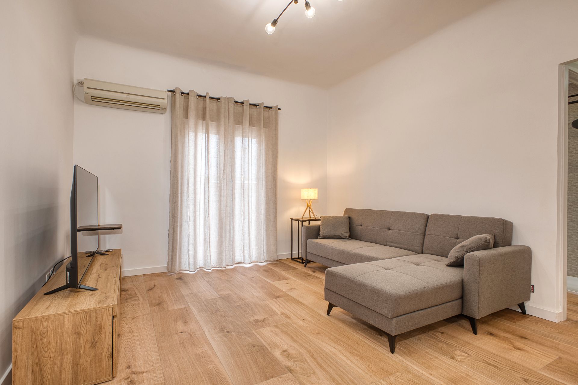 Living room of Flat for rent in Jijona / Xixona  with Air Conditioner, Heating and Parquet flooring