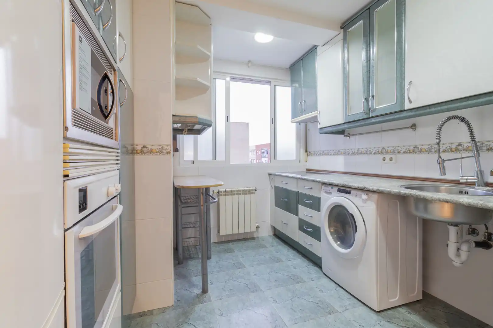 Kitchen of Flat for share in Juan de la Cierva