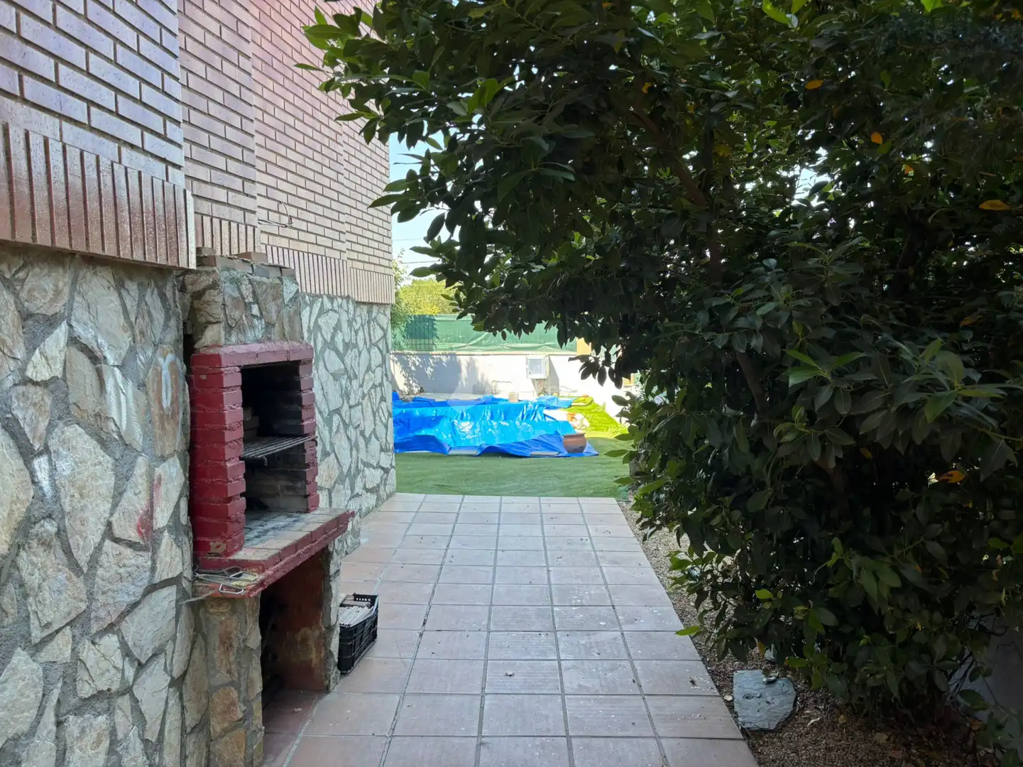 Garden of Houses for sale in Onzonilla  with Heating, Parquet flooring and Swimming Pool