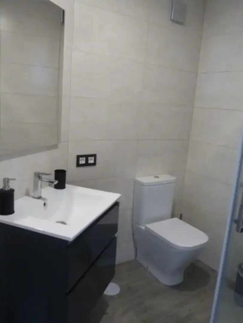 Badezimmer von Wohnung zur Miete in Rincón de la Victoria mit Klimaanlage und Schwimmbad