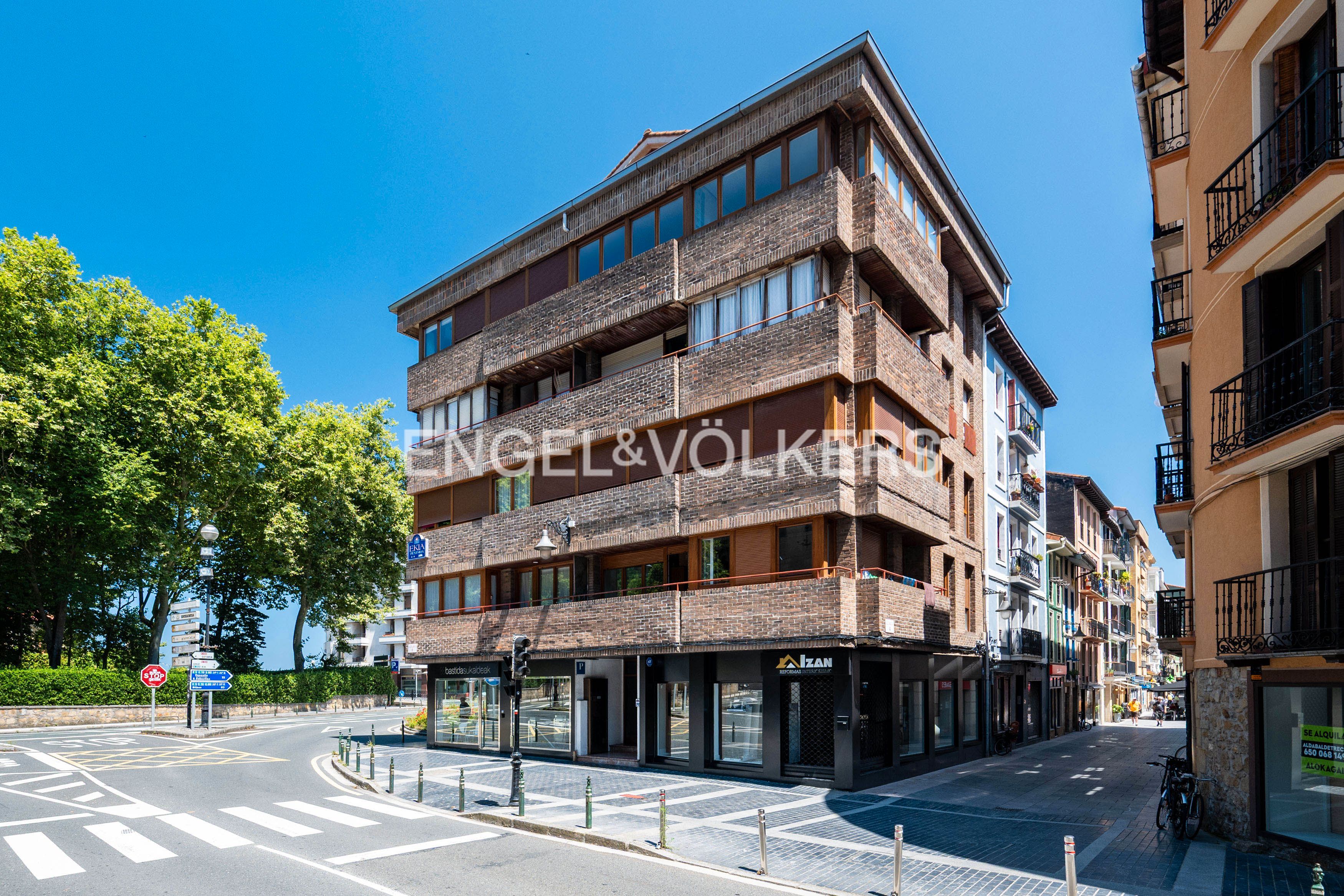 Vista exterior de Apartament en venda en Zarautz amb Aire condicionat, Calefacció i Traster