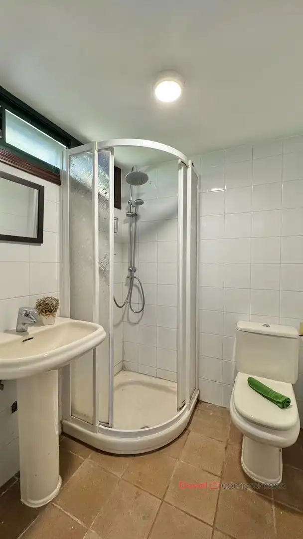 Bany de Casa o xalet en venda en Vigo  amb Aire condicionat, Calefacció i Jardí privat