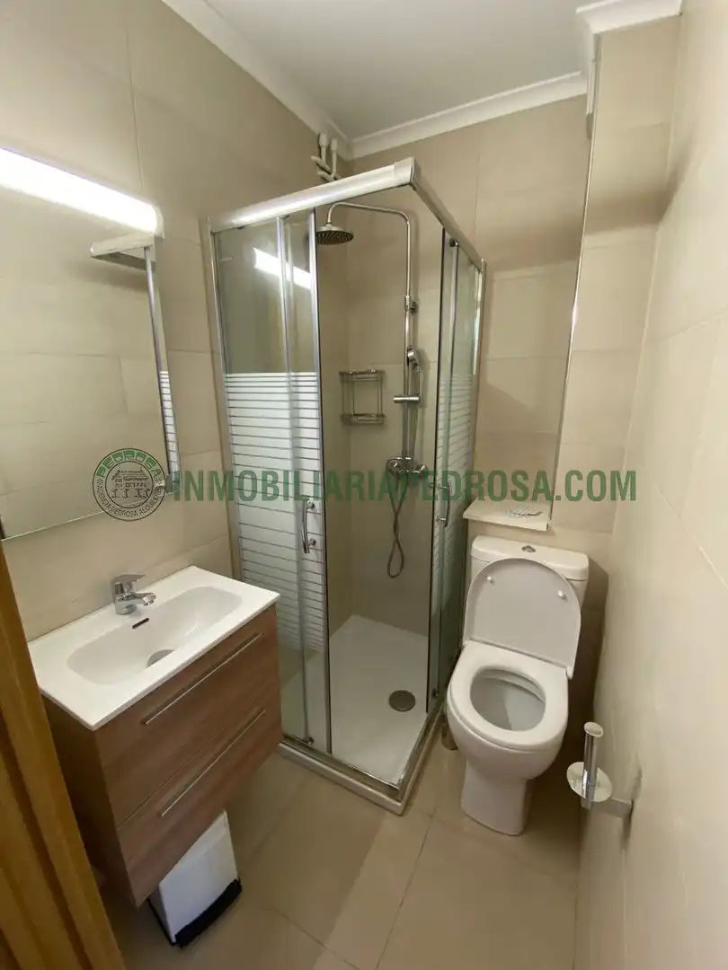 Badezimmer von Wohnung zur Miete in Pontevedra Capital  mit Heizung, Parkett und Möbliert
