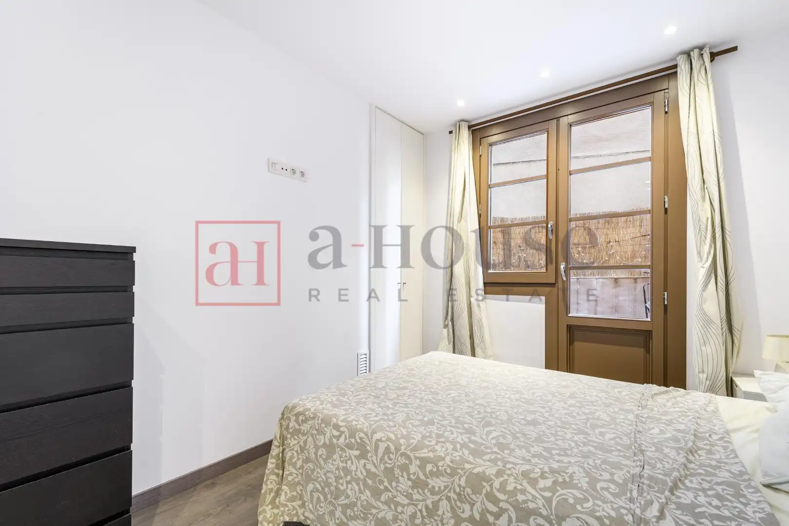 Bedroom of Flat for sale in Barcelona  with Air Conditioner, Heating and Parquet flooring