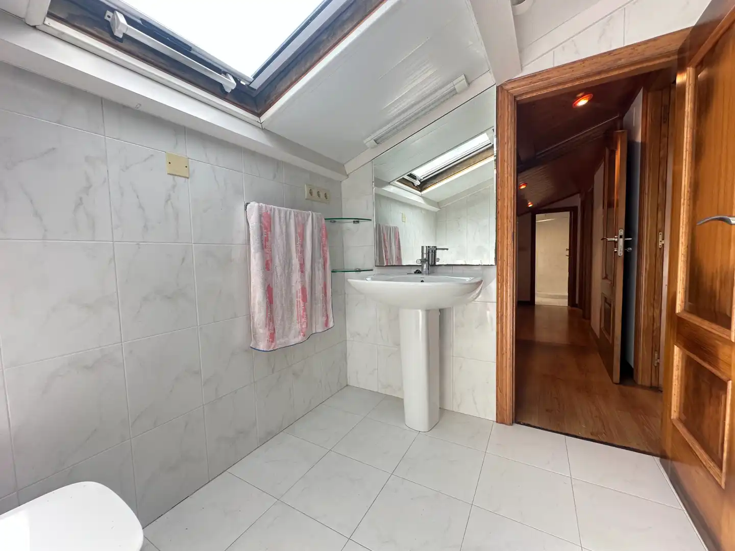 Bathroom of Houses for sale in Ames  with Heating, Private garden and Parquet flooring