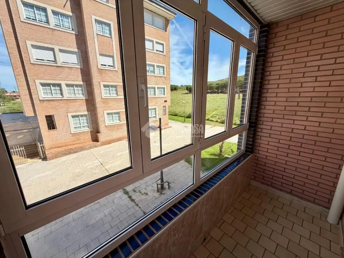 Außenansicht von Wohnung zum Verkauf in León Capital  mit Heizung, Parkett und Terrasse