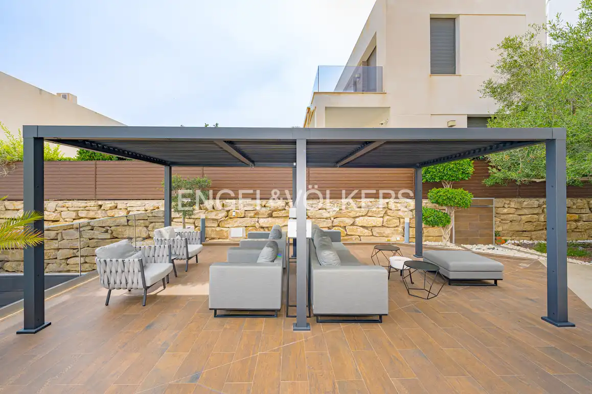 Detached house with pool for sale in Calle Copenhague, imagen 8