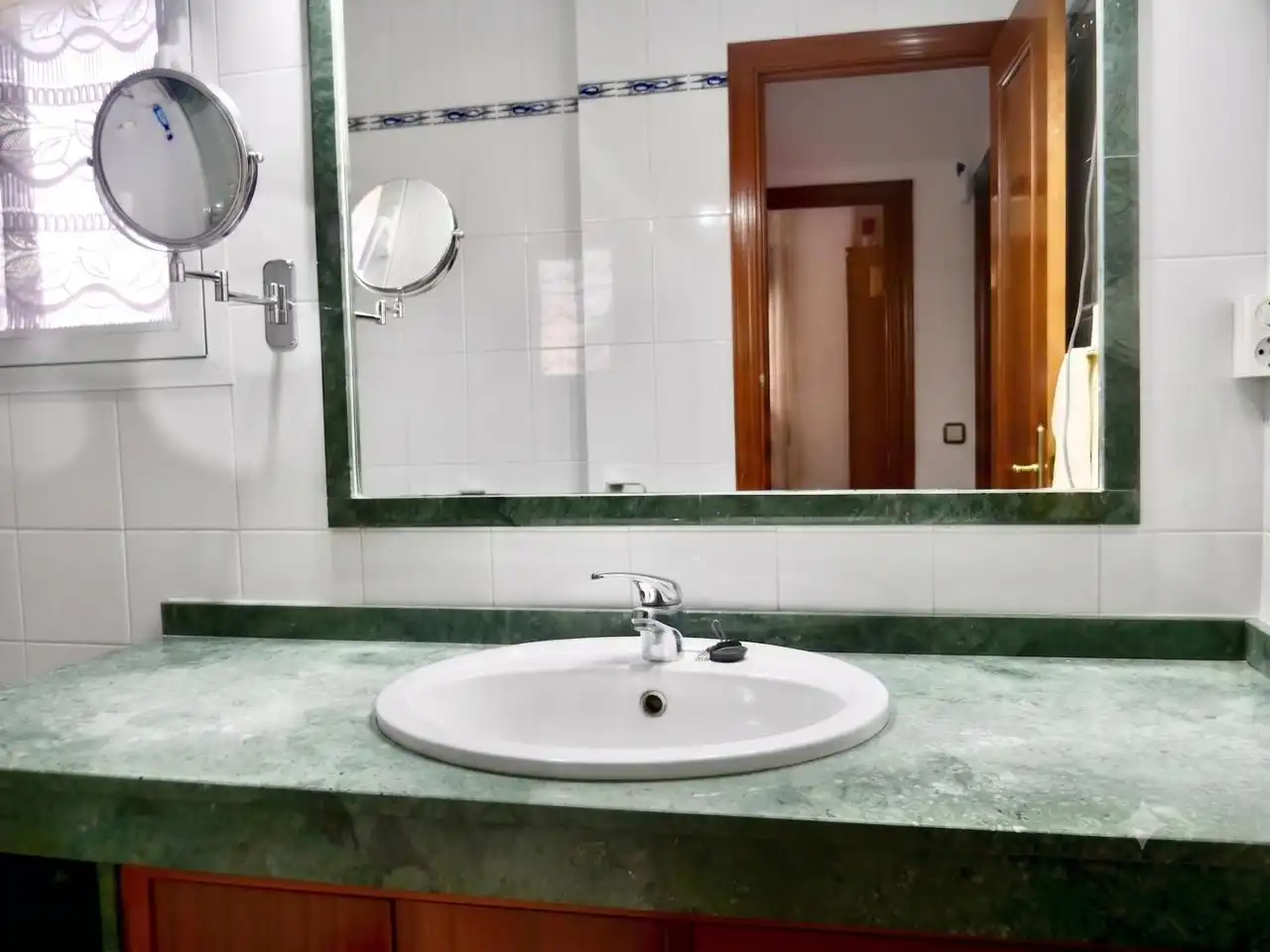 Bathroom of Detached homes for sale in Bollullos de la Mitación  with Air Conditioner, Private garden and Terrace