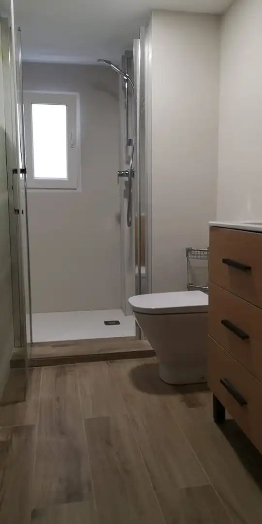 Bathroom of Flat for share in Valencia  with Heating, Private garden and Furnished