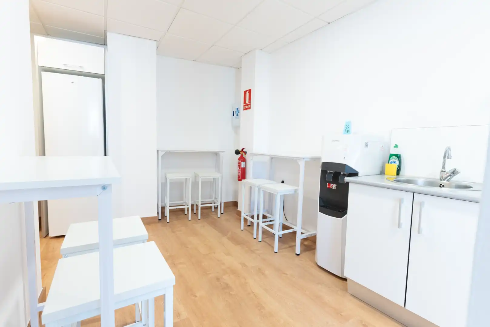 Küche von Büro zur Miete in Málaga mit Klimaanlage, Heizung und Möbliert