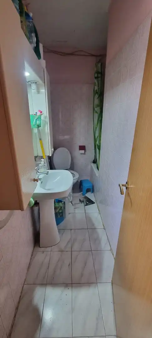 Baño de Piso en venta en Badalona con Calefacción, Horno y Alarma