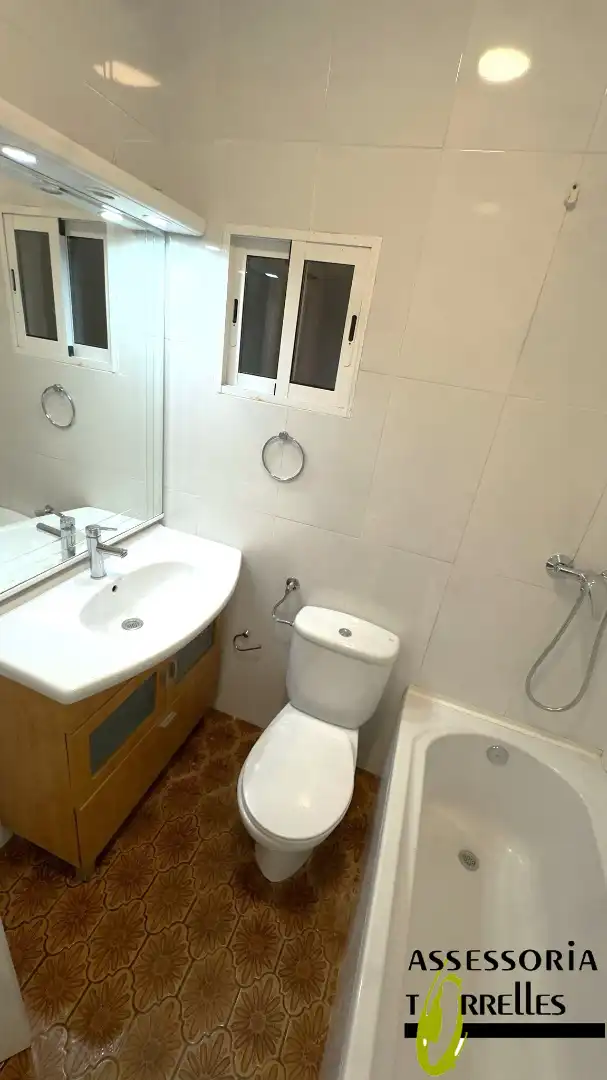 Bany de Pis en venda en Barcelona amb Aire condicionat