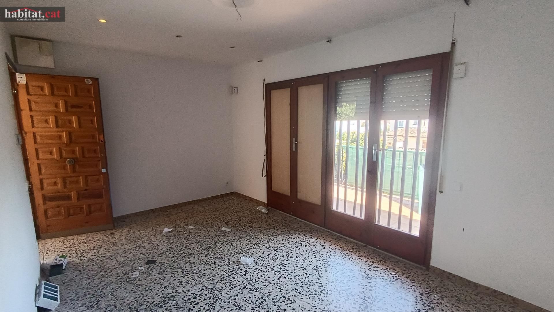 Sala d'estar de Casa o xalet en venda en Cubelles amb Terrassa i Balcó