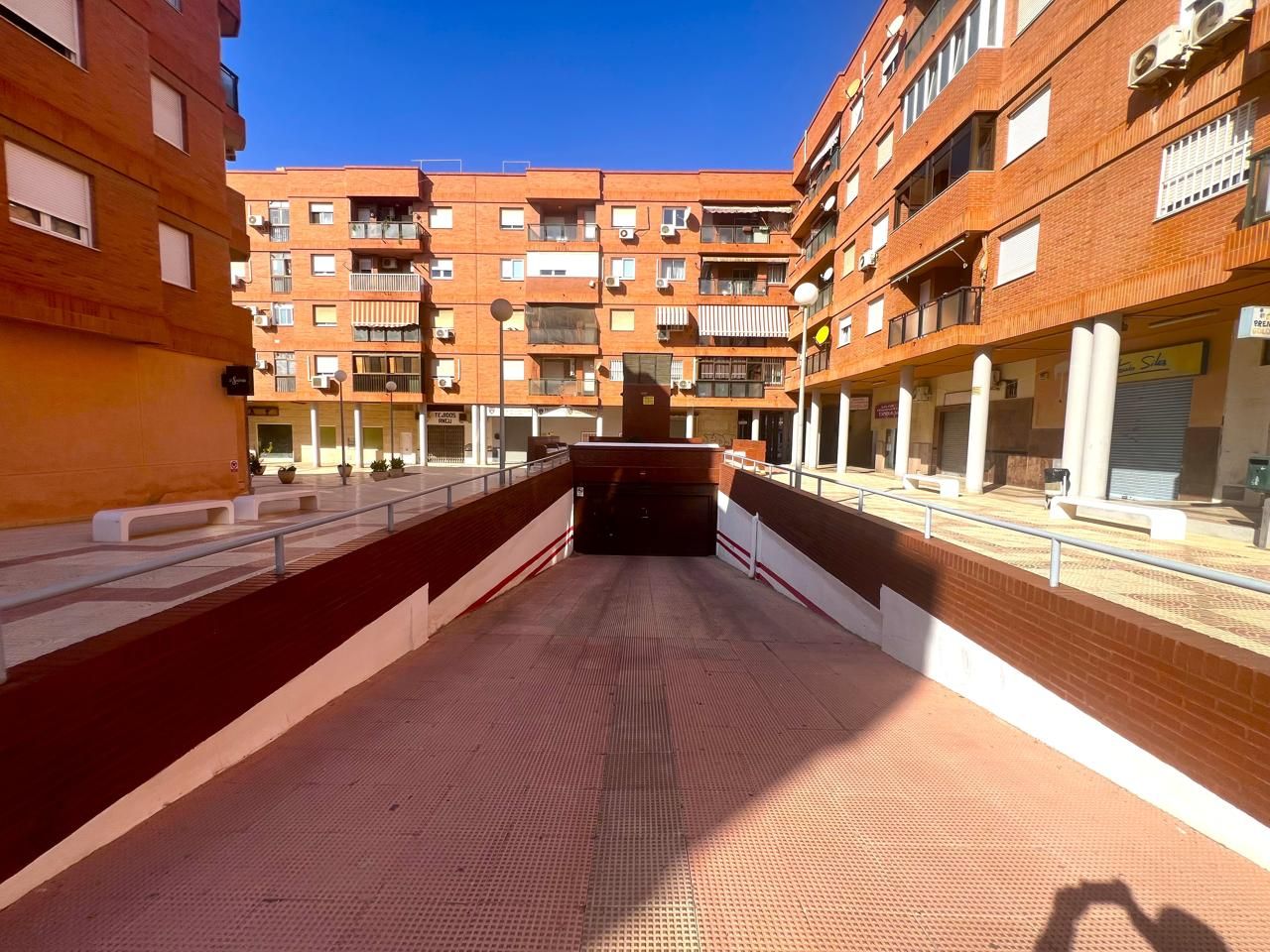 Vista exterior de Garatge en venda en  Almería Capital