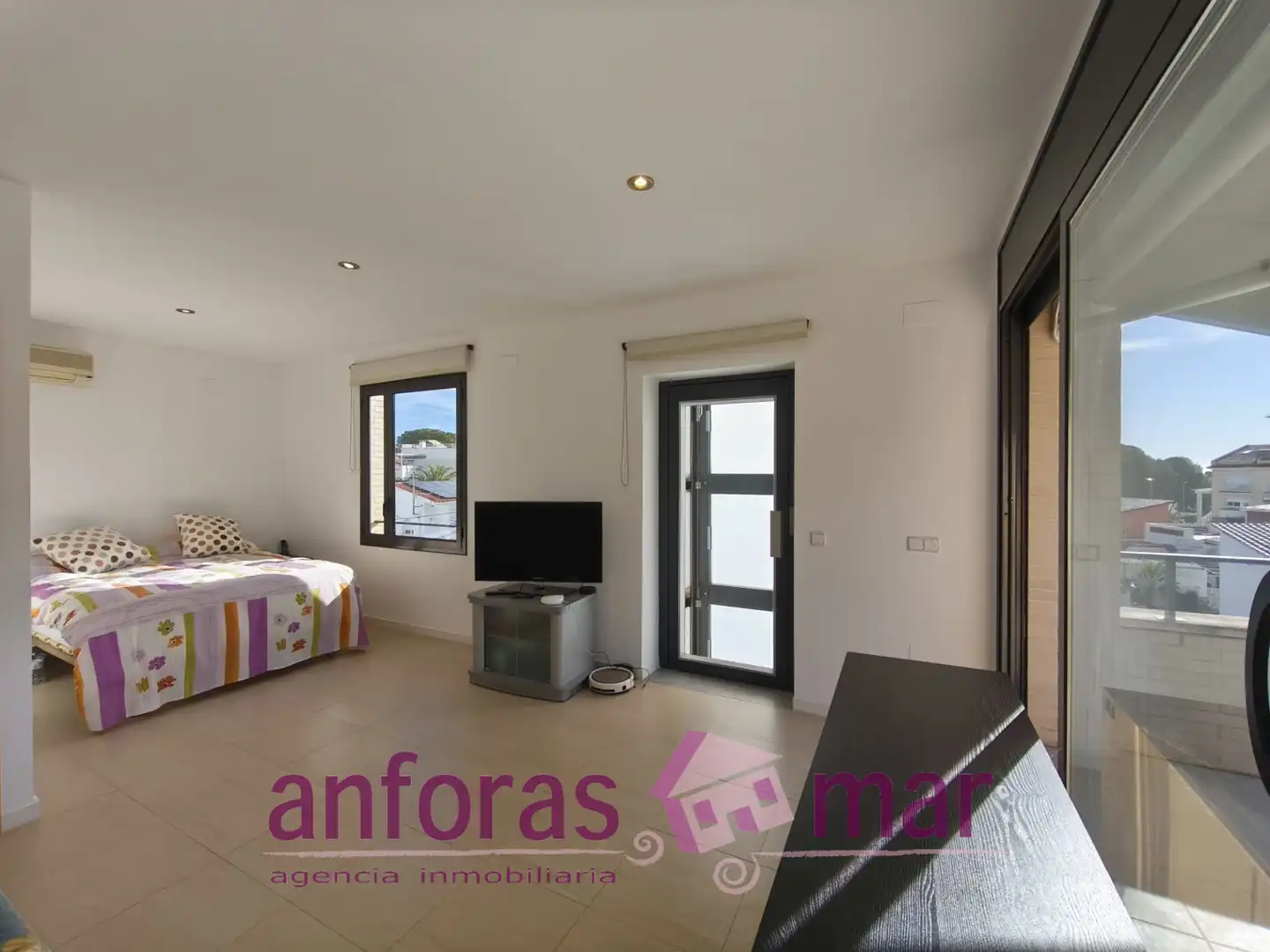 Habitación de Casa adosada en venta en Torredembarra con Aire acondicionado, Calefacción y Jardín privado