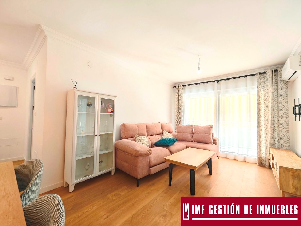 Sala d'estar de Pis en venda en Vélez-Málaga amb Aire condicionat, Terrassa i Moblat