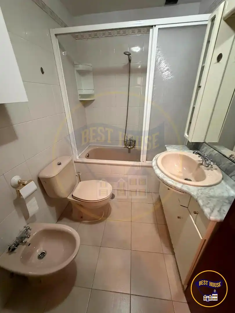 Bathroom of Flat for rent in Cuenca  with Heating, Furnished and Balcony