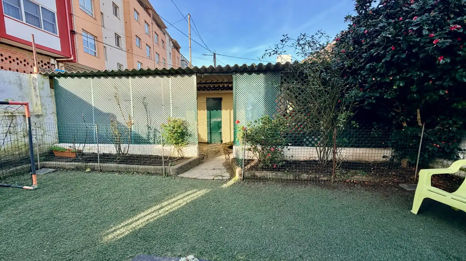 Vista exterior de Casa o xalet en venda en Mugardos amb Calefacció, Terrassa i Traster